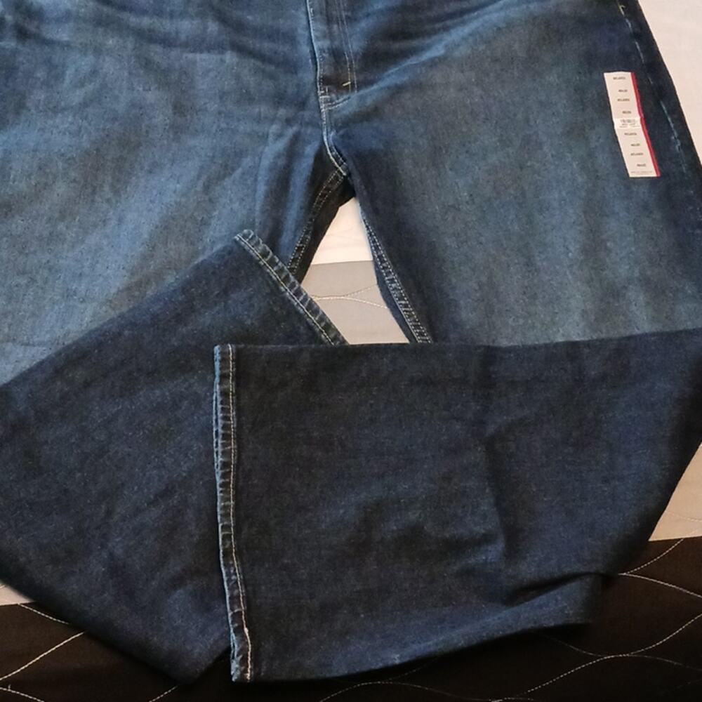 Men's Signature by Levi Strauss Jeans, size 48 x 30,  Relaxed fit, NWT